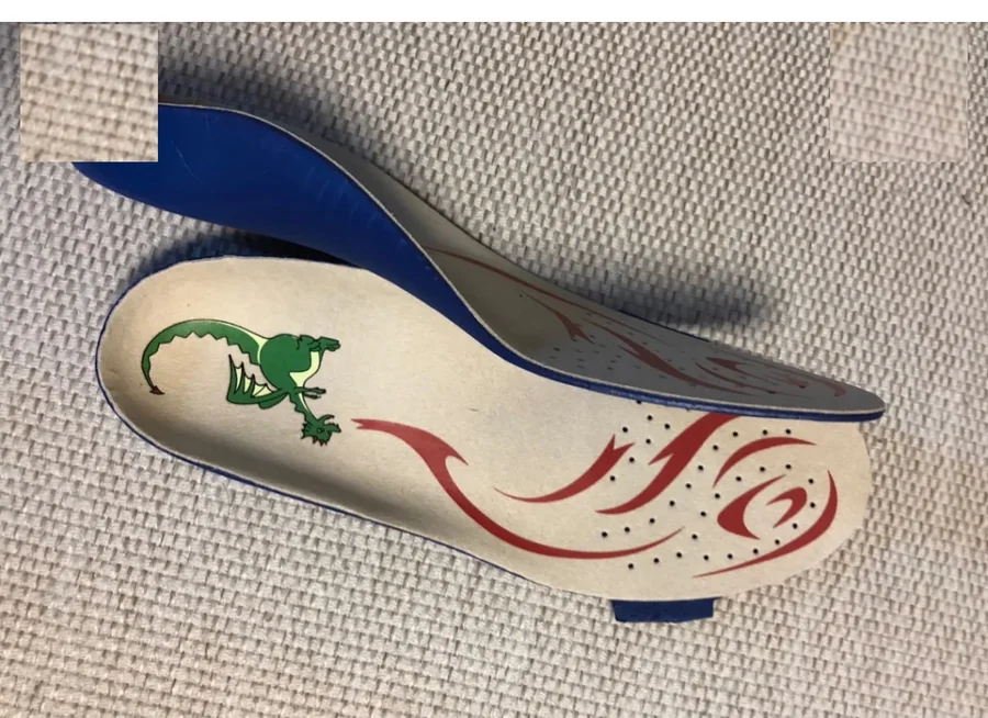 マイスター・ベーレ監修の竜の絵柄が入った子ども用インソール